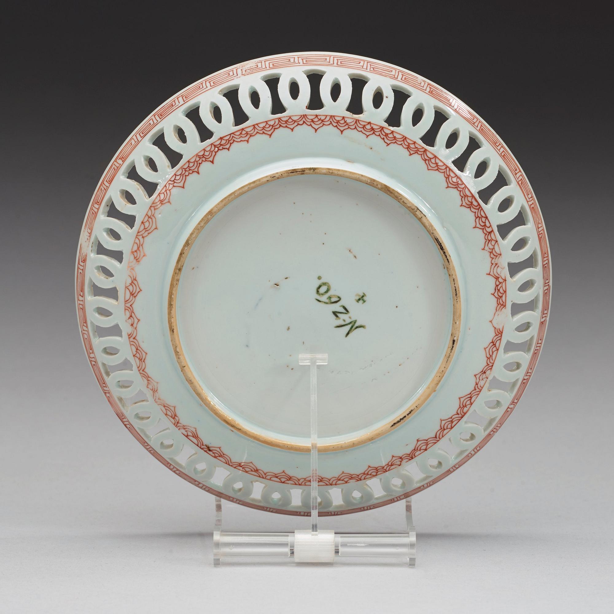 A Imari dish, Qing dynasty 18th century.