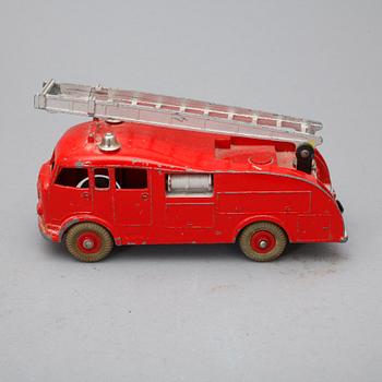 LEKSAKSBILAR, 4 st, bla Lego och Modern Toys, 1900-talets andra hälft.