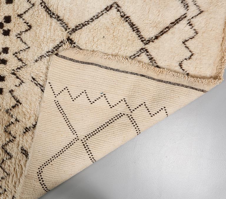 MATTA, Beni Ourain, 1900-talets senare del, ca 248x150 cm.