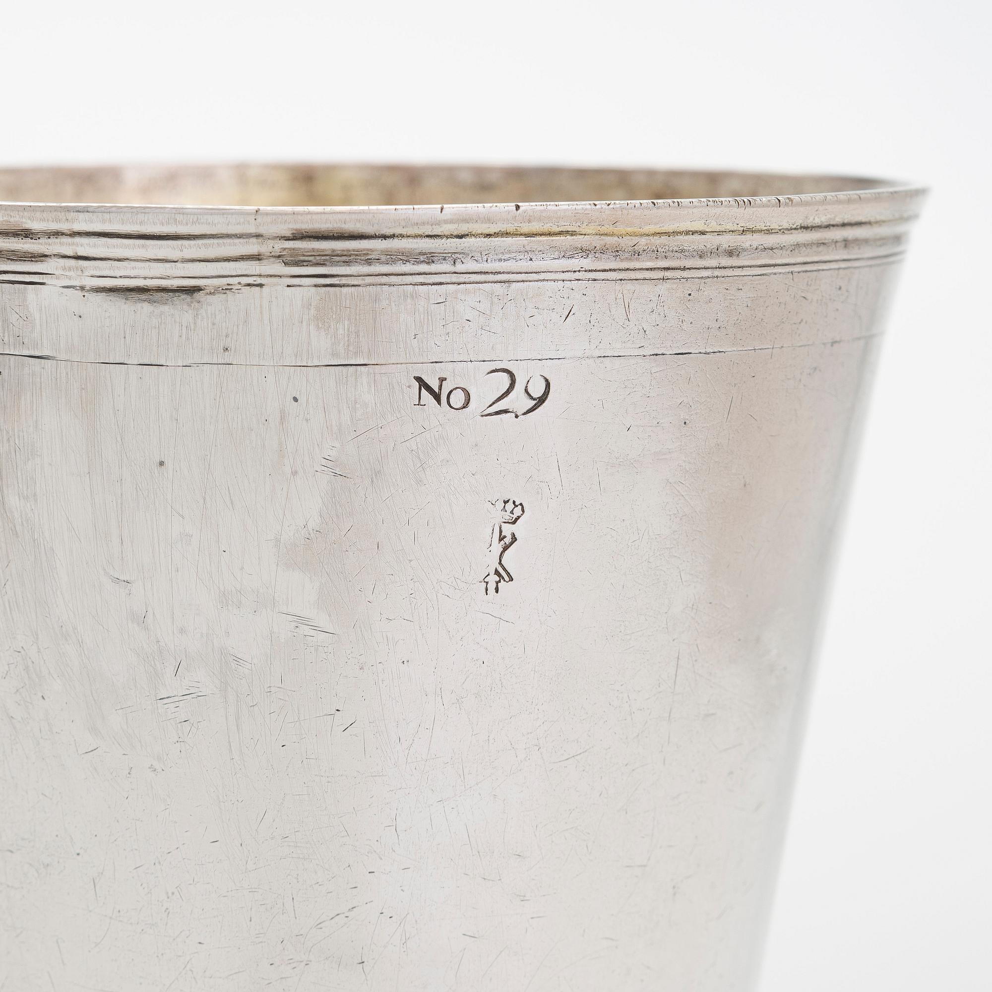 Bägare, silver, S:t Petersburg 1769, mästarstämpel ZH, möjligen Zacharias Heideman.