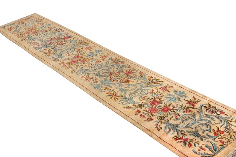 A semi-antique Keshan runner, c. 523 x 82 cm.
