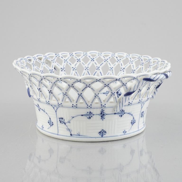 A 'Blue Fluted Full Lace' porcelain fruit basket with stand, Royal Copenhagen, model 1052 and 1098, 1898-1923.