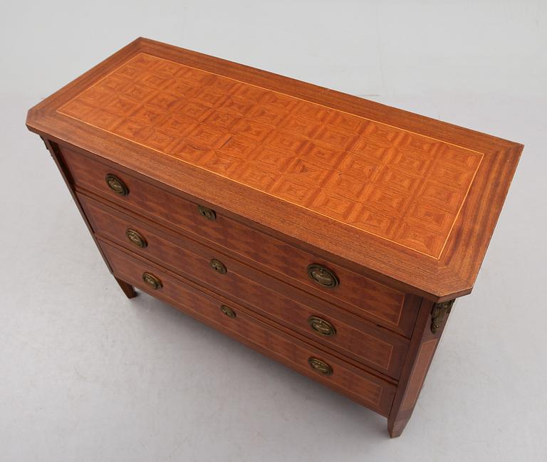 BYRÅ, gustaviansk stil, 1900-talets första hälft.