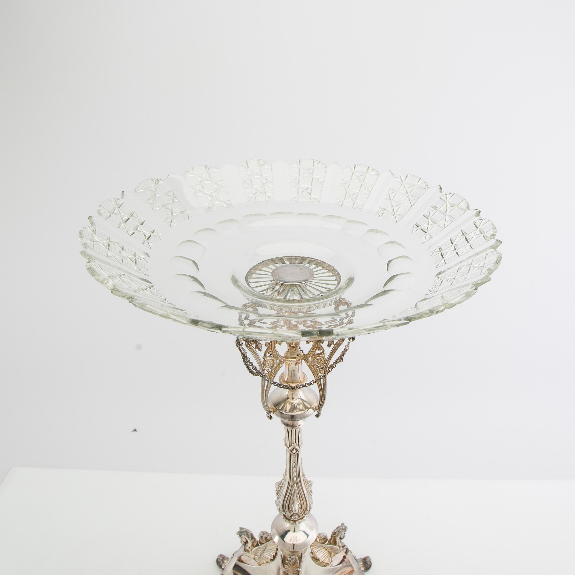 Essay bowl Neoclassical style first half of the 20th century, silver plate and glass.