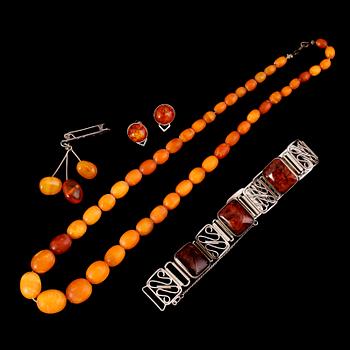 SMYCKEN, 4 delar, bärnsten, 1900-tal.