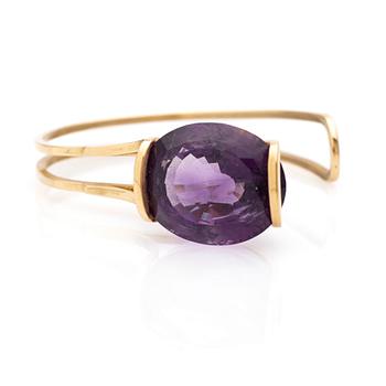 Elon Arenhill, Armring, 18K gold with amethyst, Malmö, 1985.