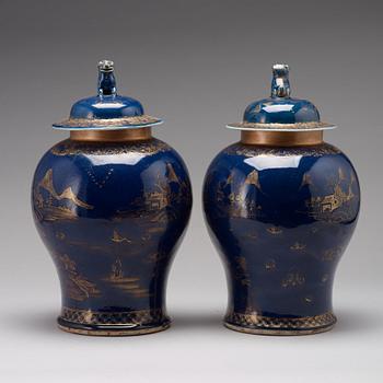 URNOR med LOCK, ett par, porslin. Qingdynastin, Qianlong (1736-95).