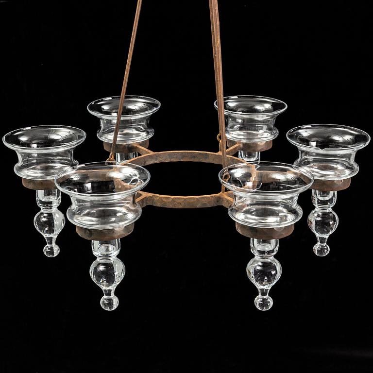 BERTIL VALLIEN, ljuskrona, glas och metall för sex ljus.  Boda smide.