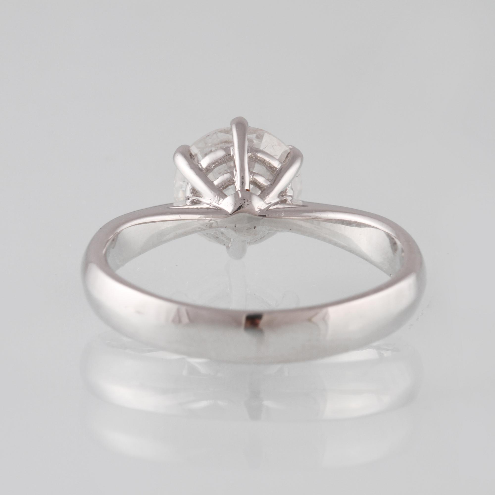RING, 18K vitguld med briljantslipad diamant 2.00 ct. Vikt 4,7 gram.