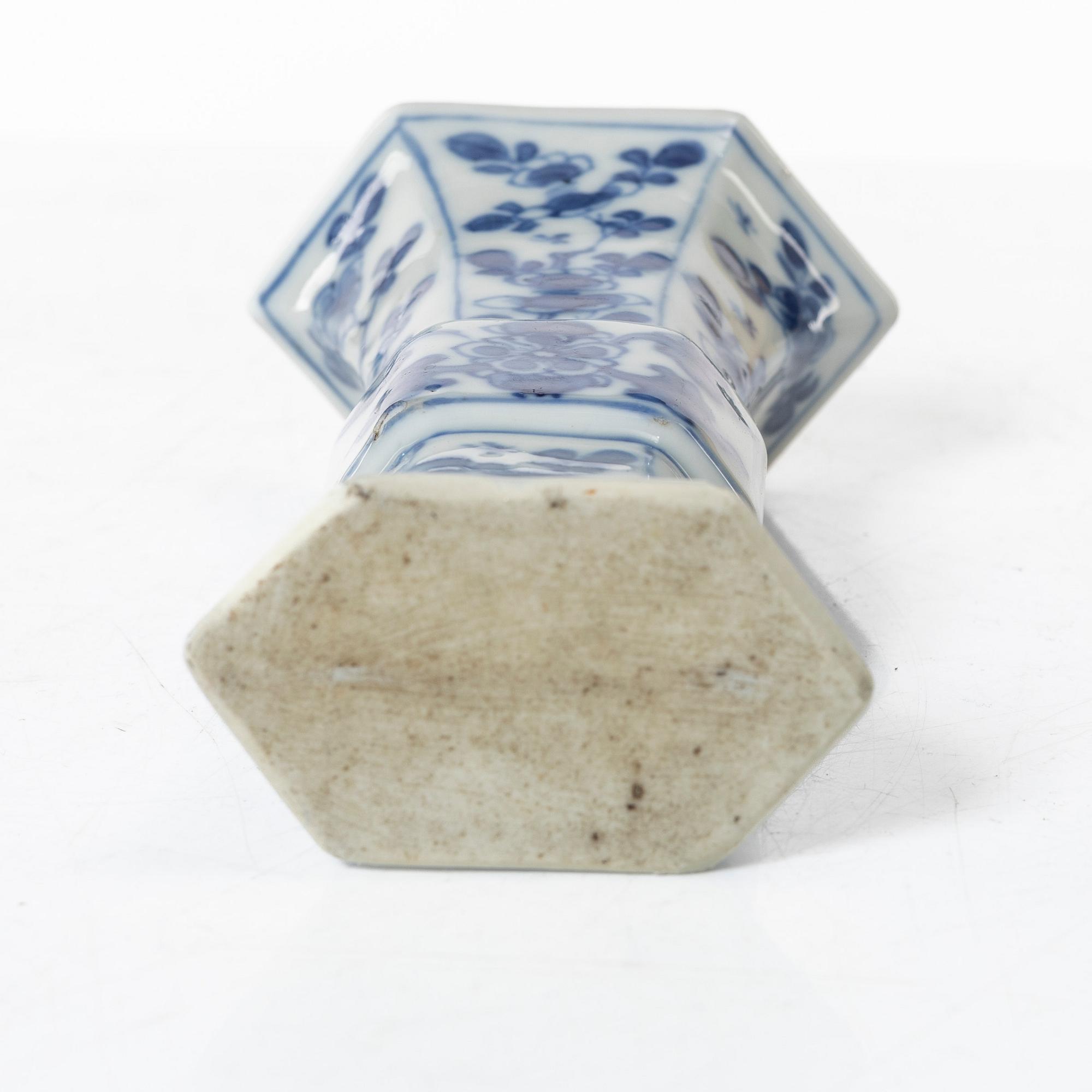 Porcelain, 7 pieces, China, 18th-19th century.