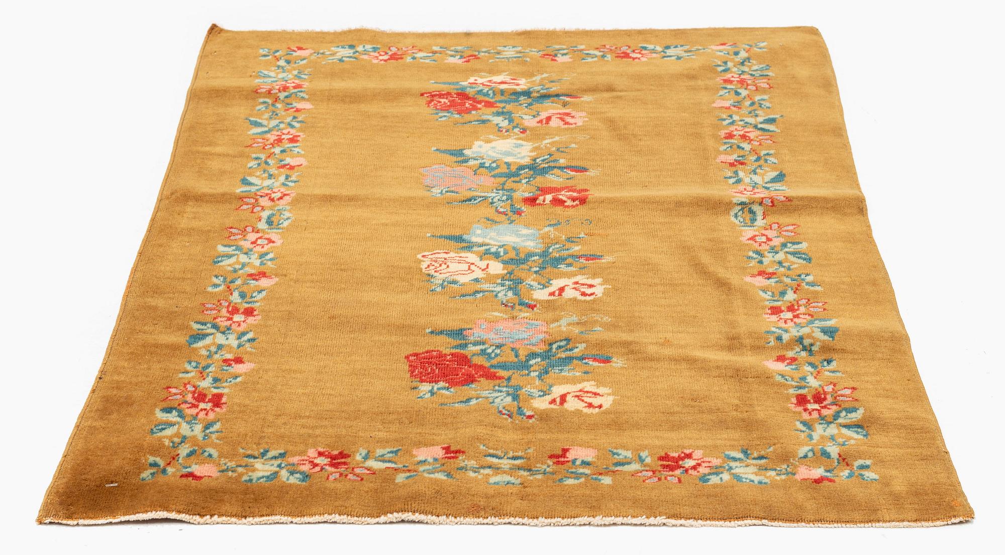 An antique Anatolian rug, Ottoman Empire, c. 107 x 75 cm.
