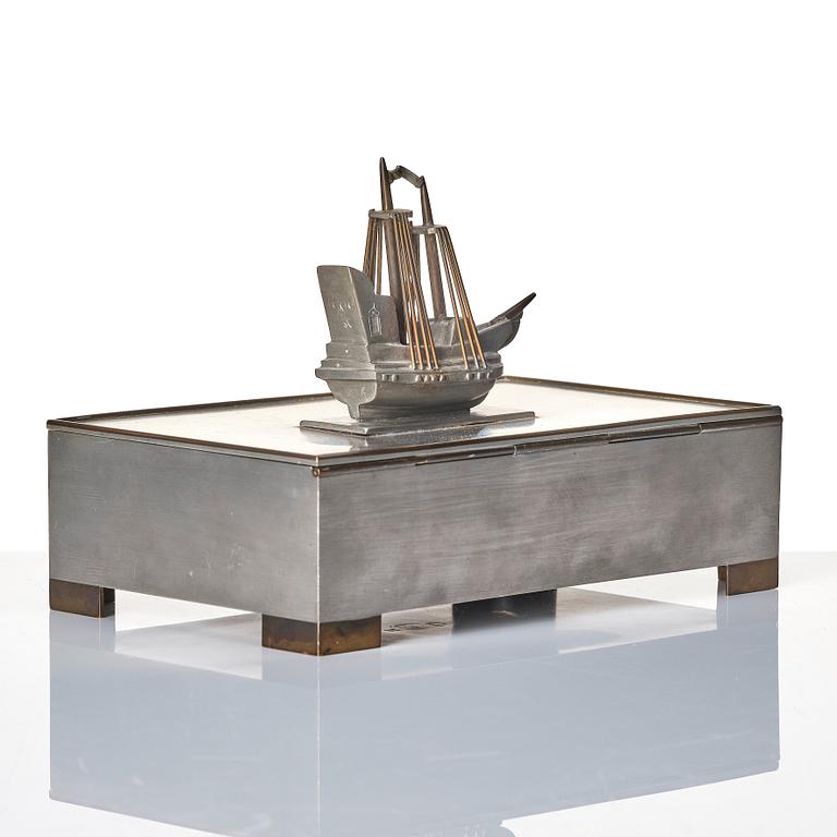 Björn Trägårdh, a lidded pewter and brass box, Firma Svenskt Tenn, Stockholm 1930.