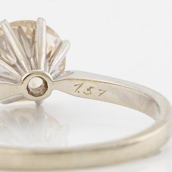 Ring, solitaire, 18K white gold with a brilliant-cut diamond 1.57 ct according to the engraving.