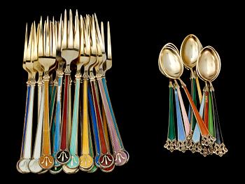 BESTICK, 44 delar, sterlingsilver och emalj. Bl a Tostrup, Norge, 1900-tal. Tot vikt ca 890 g.