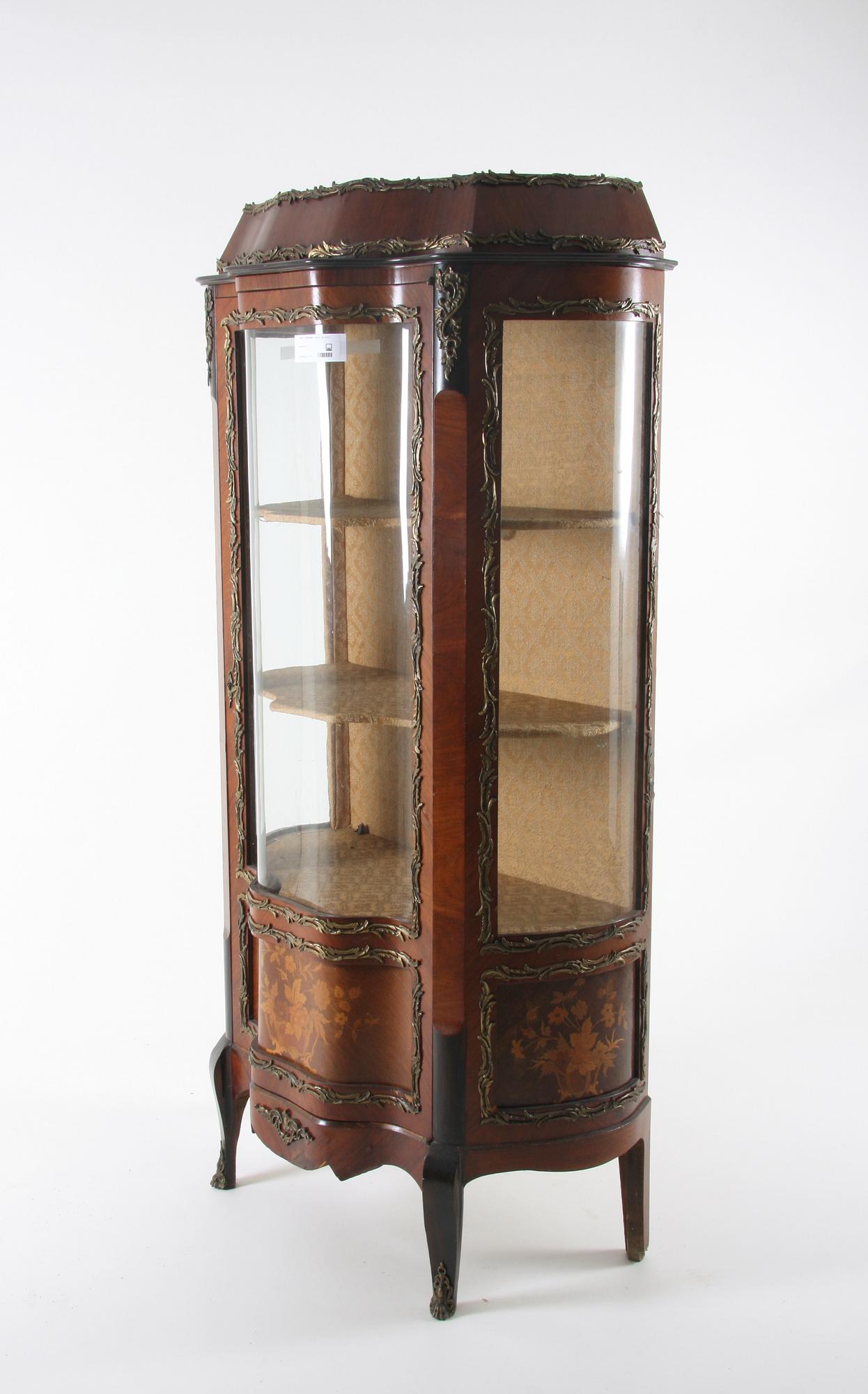 VITRINSKÅP, Louis XV-stil.