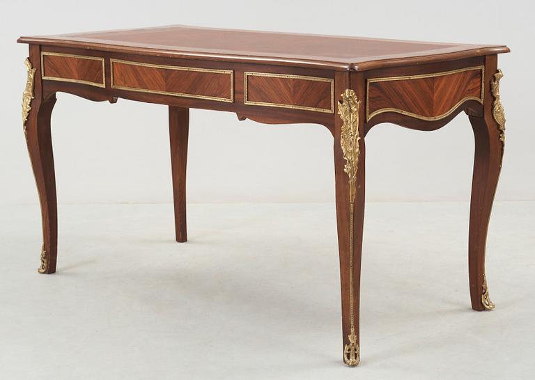 SKRIVBORD, Louis XV-stil, 1900-talets första hälft.