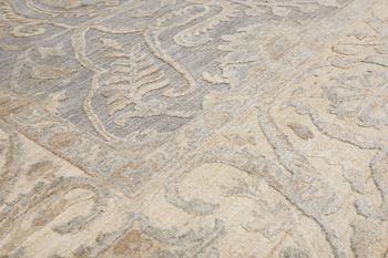 A Ziegler Design carpet, 347 x 276 cm.