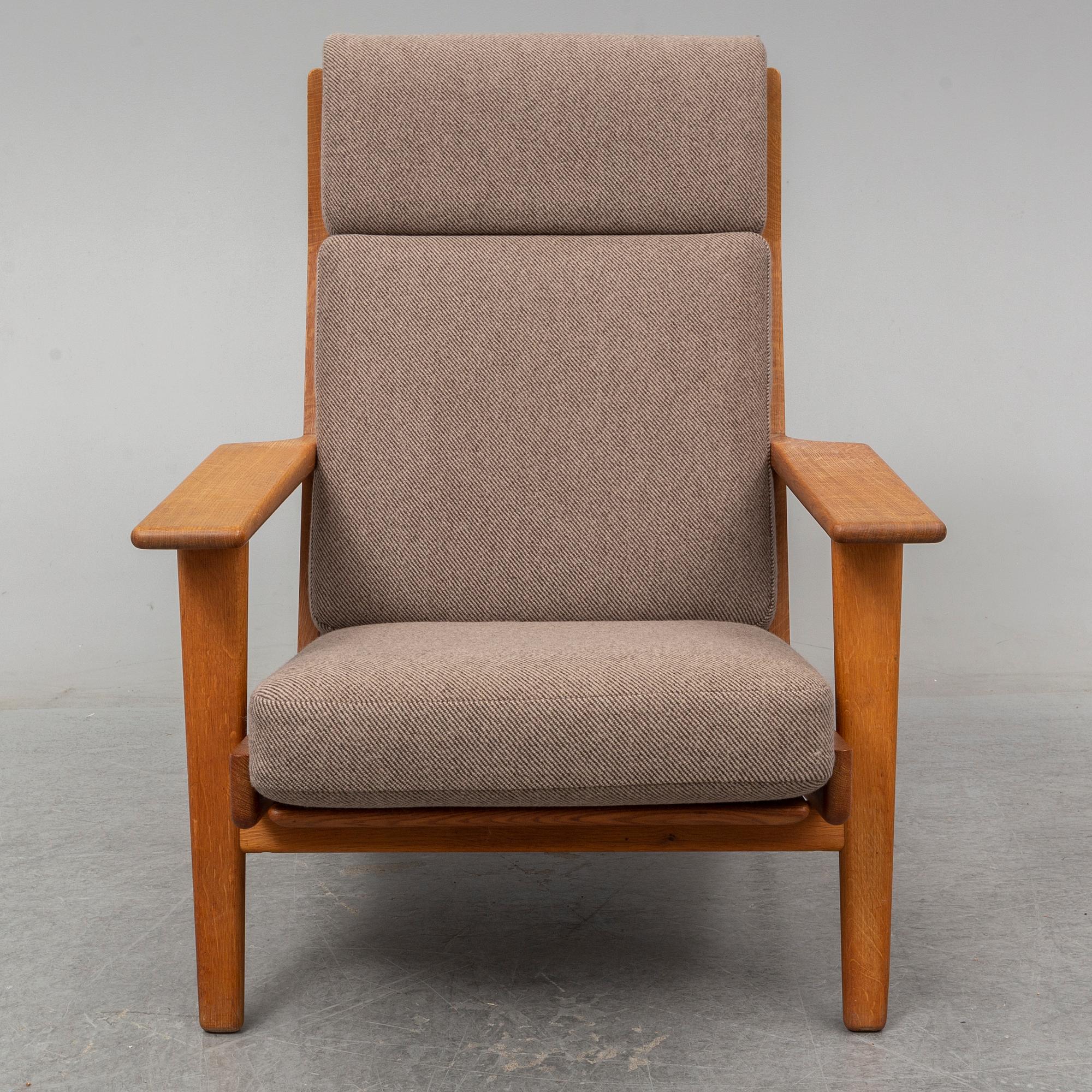 HANS J WEGNER, an oak 'GE-290' easy chair from Getama, Denmark.