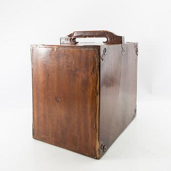 Medicinlåda Kina 1900-tal eller äldre.