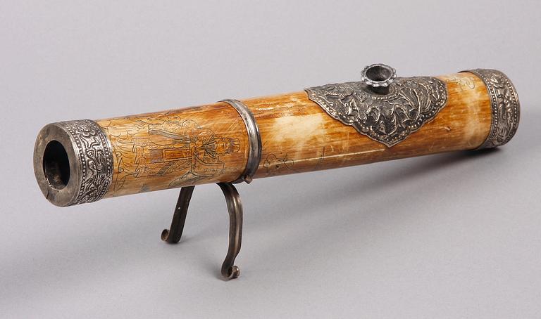 PIPA, ben och metall, Kina, sekelskiftet 1900.
