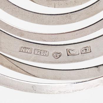 Tapio Wirkkala, hänge "Silvermåne", sterling silver, Westerback, Helsingfors 1971, kedja medföljer.