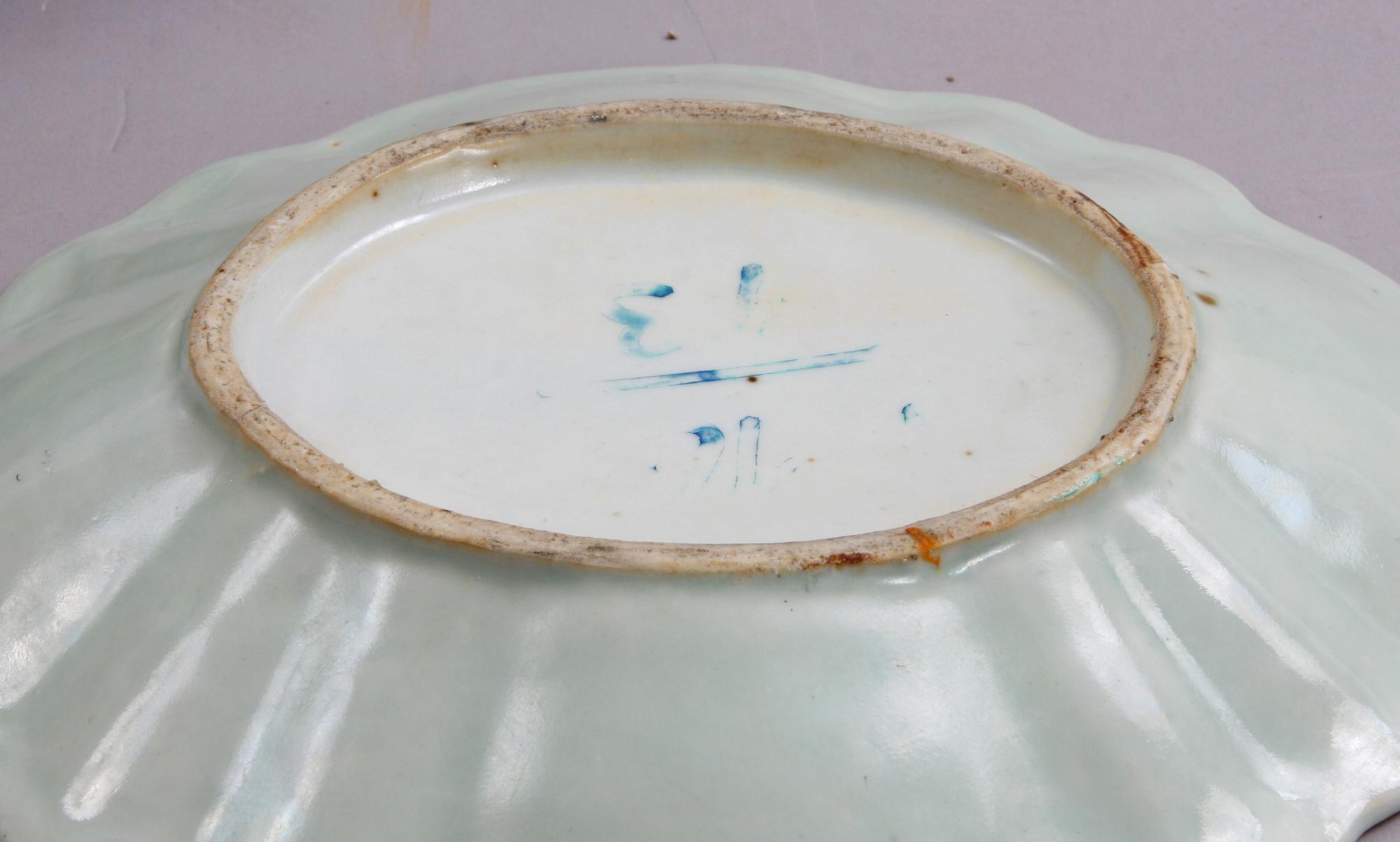 TALLRIKAR o SKÅLFAT, 7 delar. Porslin, Kina Kanton. 1800-talets mitt.