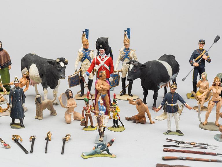 Tin soldiers app. 50 pieces, mid/first half of the 20th century, some pieces, England.