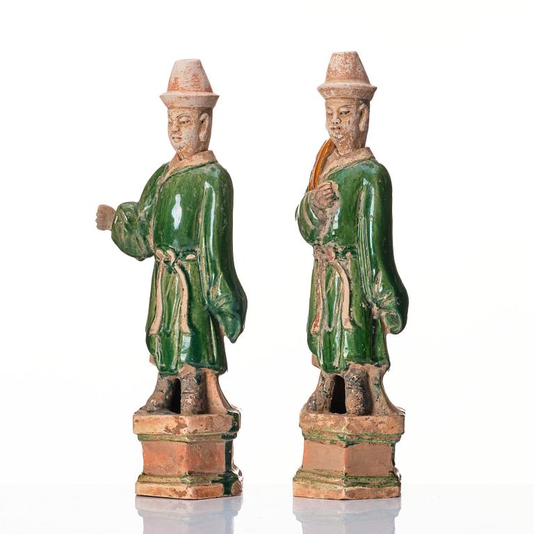 A pair of green glazed sculptures, Ming dynasty (1368-1644).