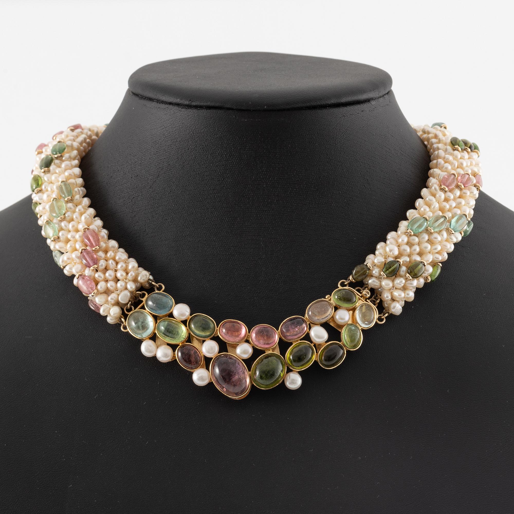 Necklace in 14K gold with cabochon-cut tourmalines and cultured pearls.