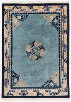 Matta, Kina, antique finish, ca 350 x 250 cm.