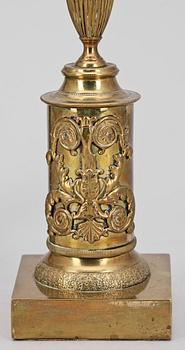 KANDELABRAR, ett par, mässing, empire, 1800-talets början.