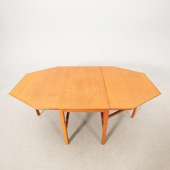 Drop-leaf table, second half of the 20th century.