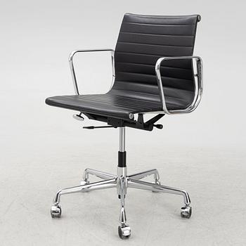 Charles & Ray Eames, kontorsstol, "EA117" Vitra.