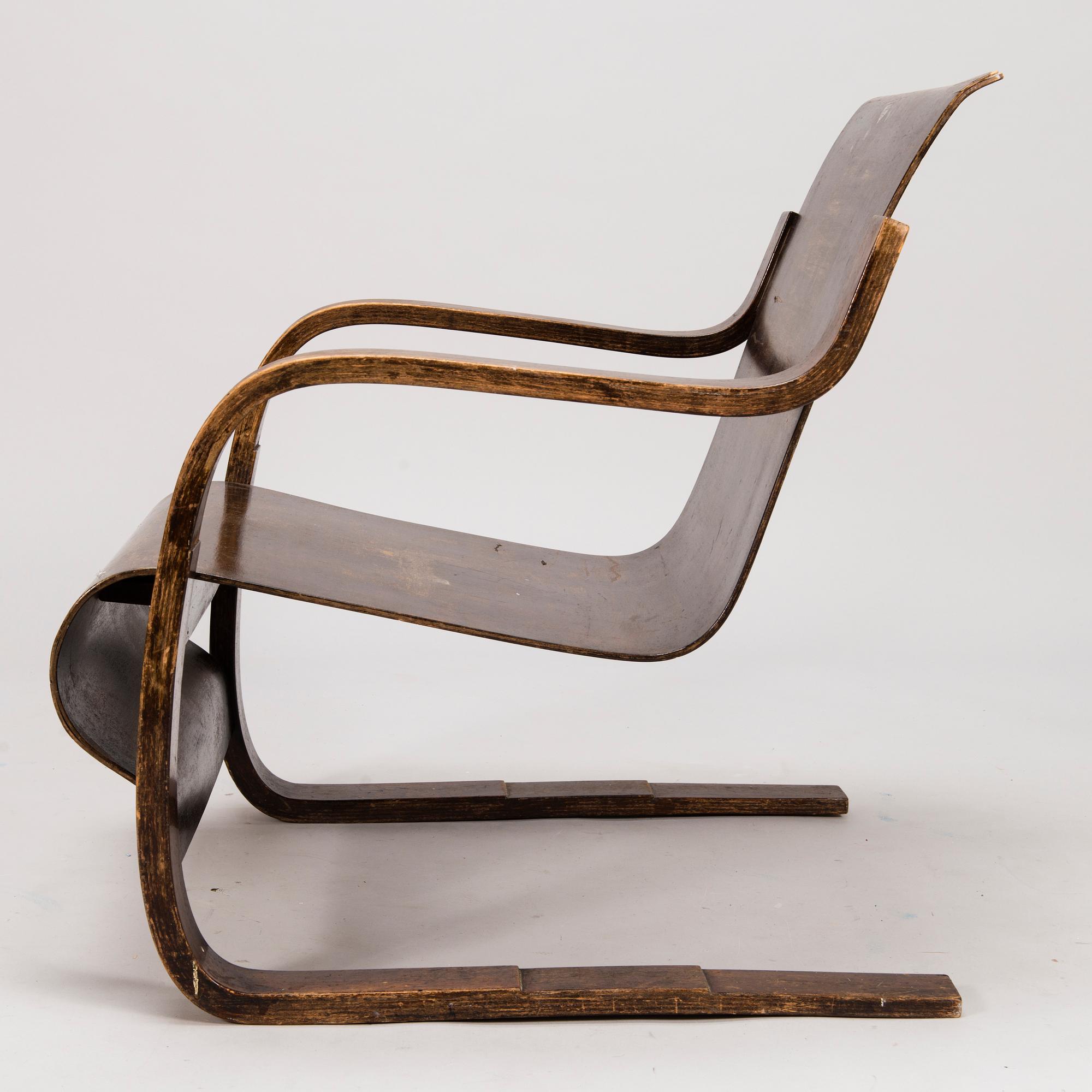 Alvar Aalto, A 1932-1934 'Paimio' armchair for O.Y. Huonekalu-ja Rakennustyötehdas A.B. Finland.