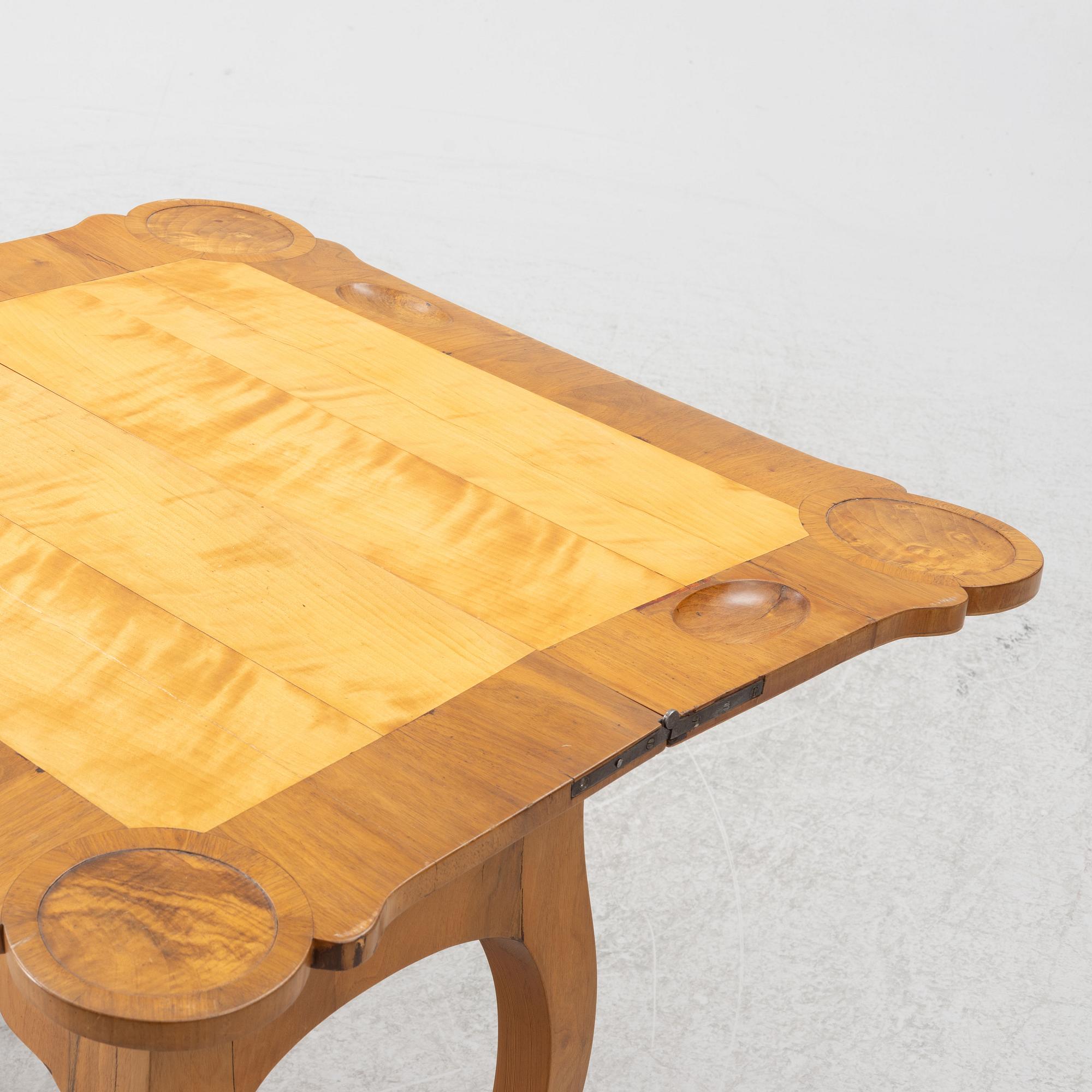 Game table, 19th century.