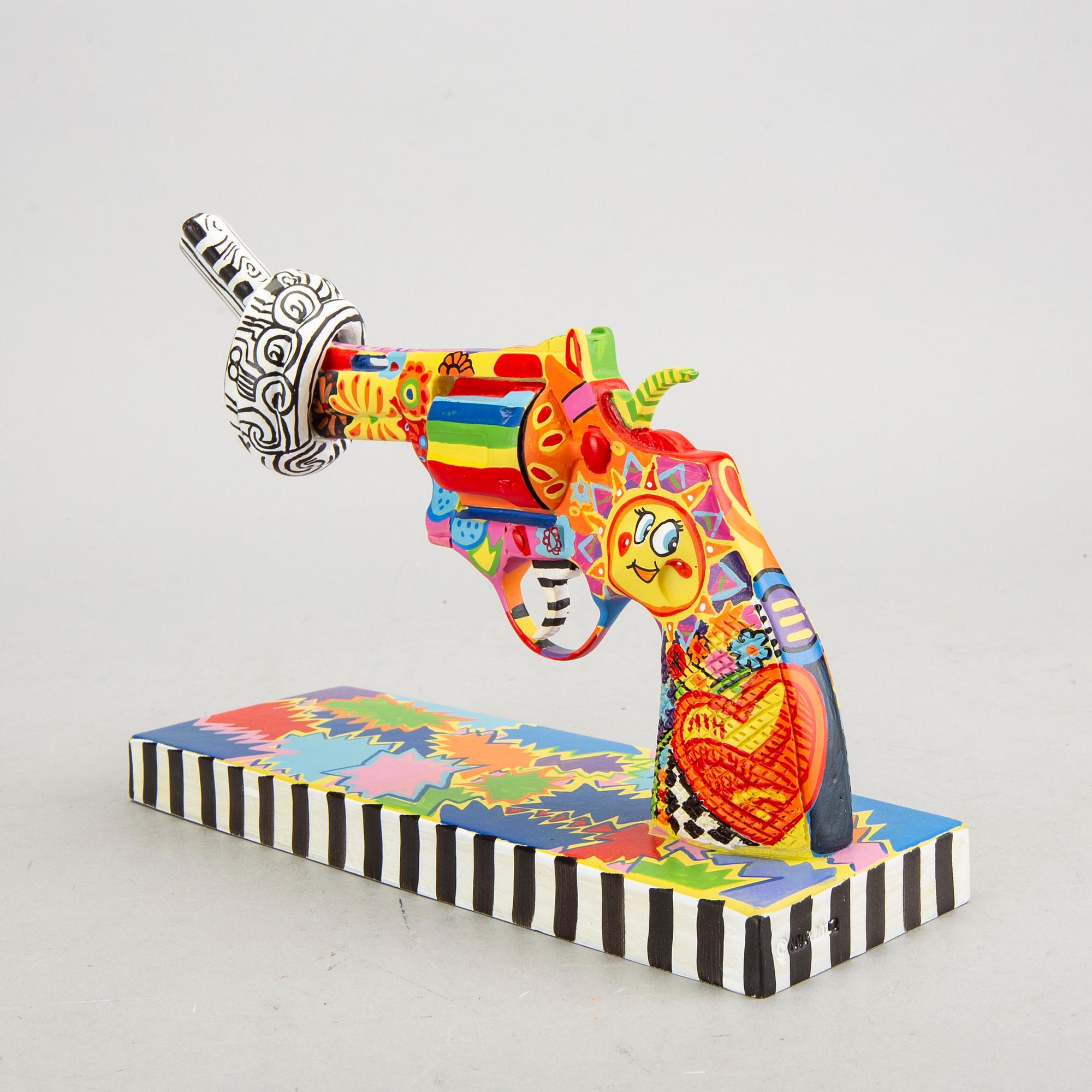Carl Fredrik Reuterswärd, Non-Violence Project Foundation skulptur 2014.
