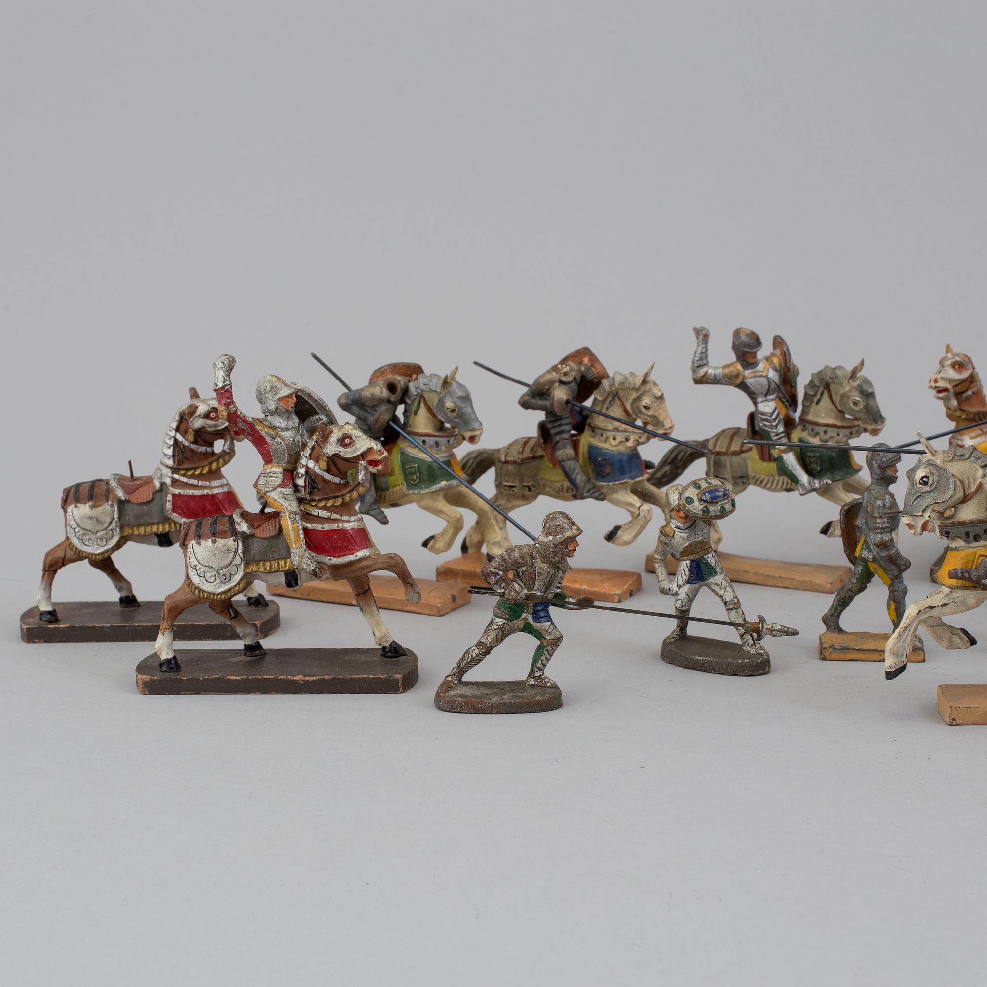 A 26 piece collection of toy knights and horses, mainly Lineol from Germany, mid 20th century.