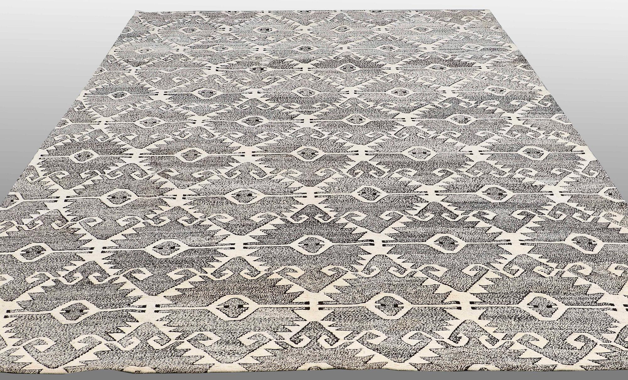 MATTA, slätväv, ca 333 x 256 cm.