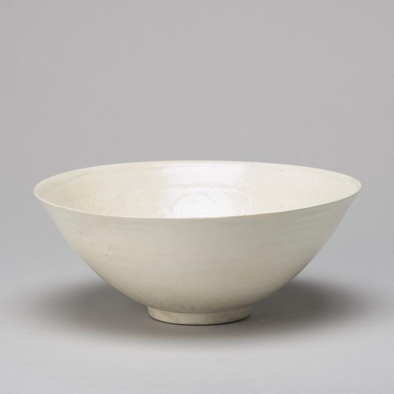 A large song style bowl, China, presumably 20th Century.