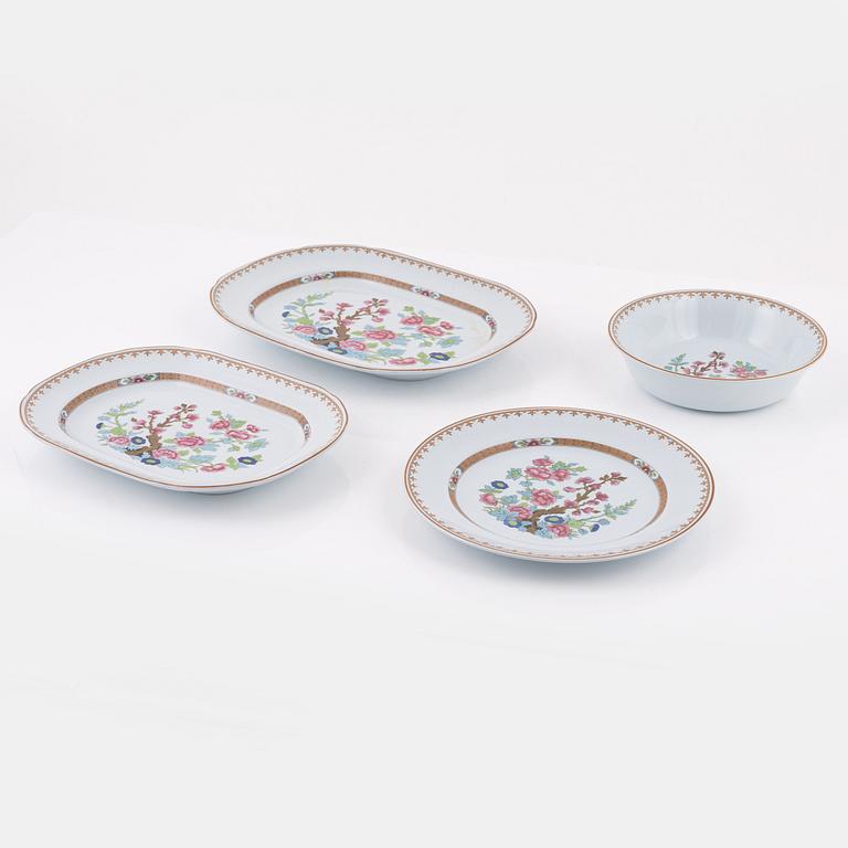 32 pieces of the 'Lotus' creamware dinner service from Rörstrand, Sweden.