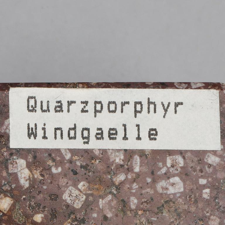 SOCKLAR, 4 st, porfyr, 1800-tal.