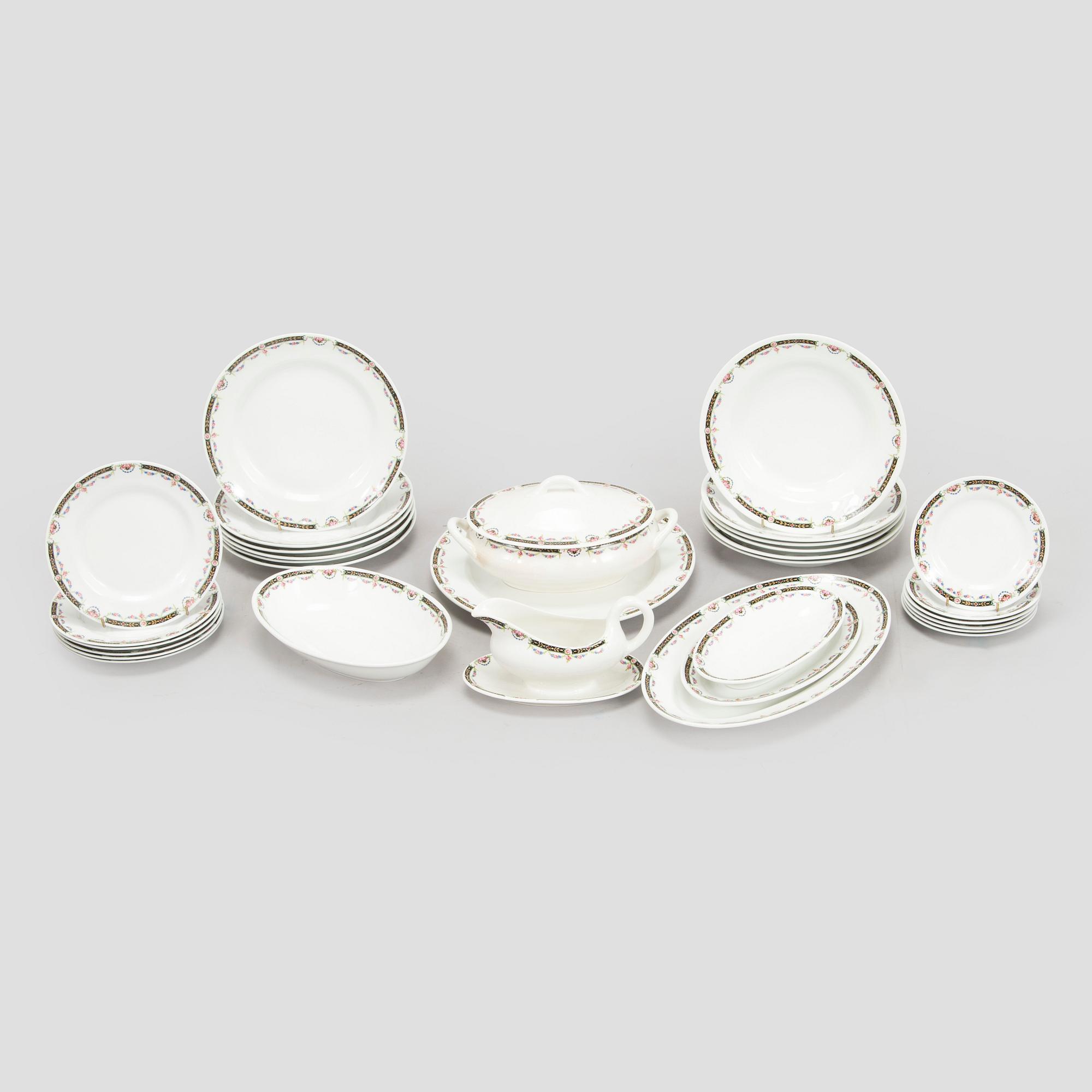 Arabia, Dinner Set, 31 pieces, early 20th century.