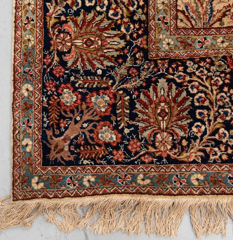 A CARPET, a semi-antique Tabriz probably, figural, ca 325,5 x 226 cm.