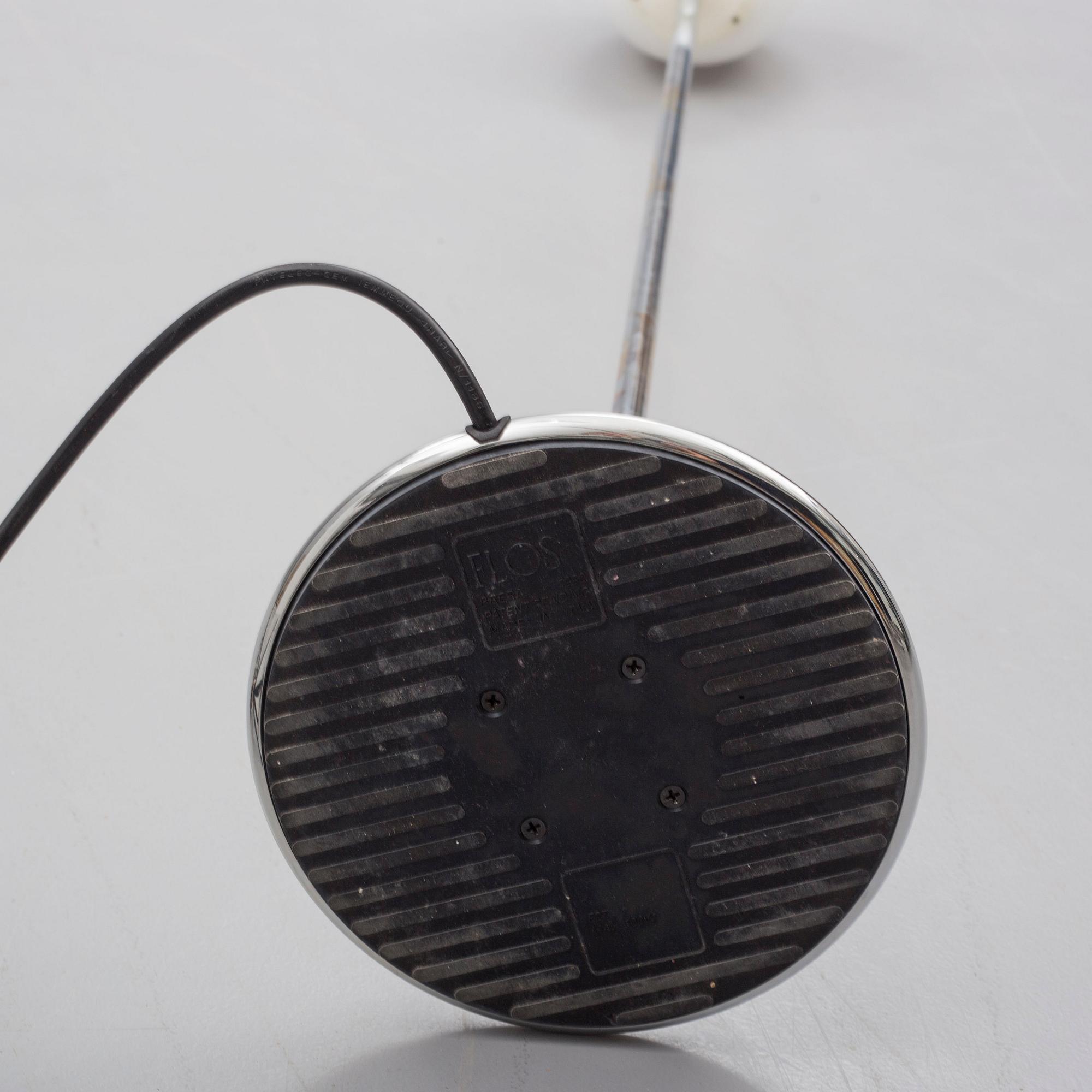 An end of the 20th century floor light by Flos, Italy.