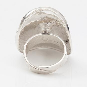 Jorma Laine, Ring "Chic", stelringsilver. Turun Hopea, Åbo.