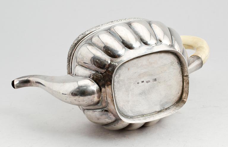 TEKANNA, silver, Ryssland 1834. Vikt ca 594 gram.