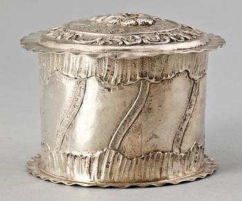 DOSA, silver, barockstil, troligen Nederländerna 1900-tal. Vikt ca 180 gram.