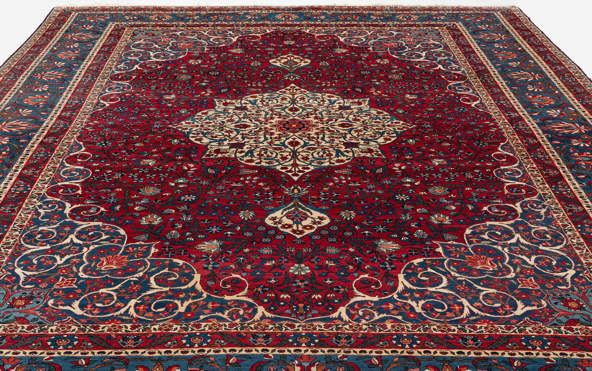 A carpet, semi-antique, Chāl Shotor, ca 421,5 x 316 cm.