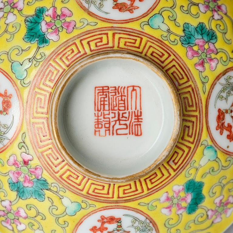 A pair of yellow ground 'medallion' bowls with covers, Qing dynasty with Daoguang mark.