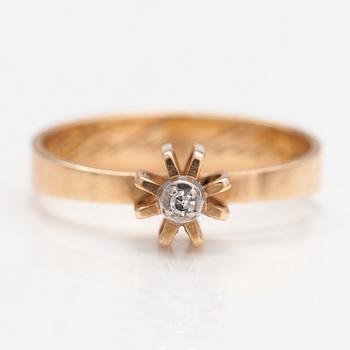 Elis Kauppi, A 14K gold ring with a ca. 0.01 ct diamond. Kupittaan kulta, Turku 1972.